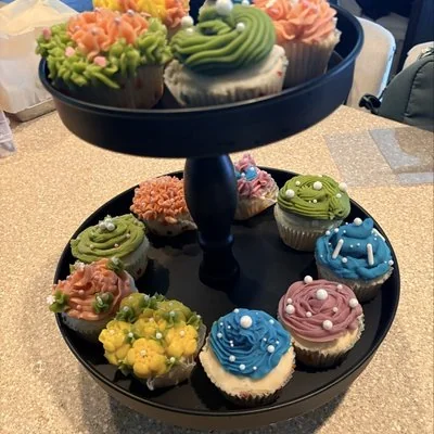 Flower cupcakes on a black two-tier stand